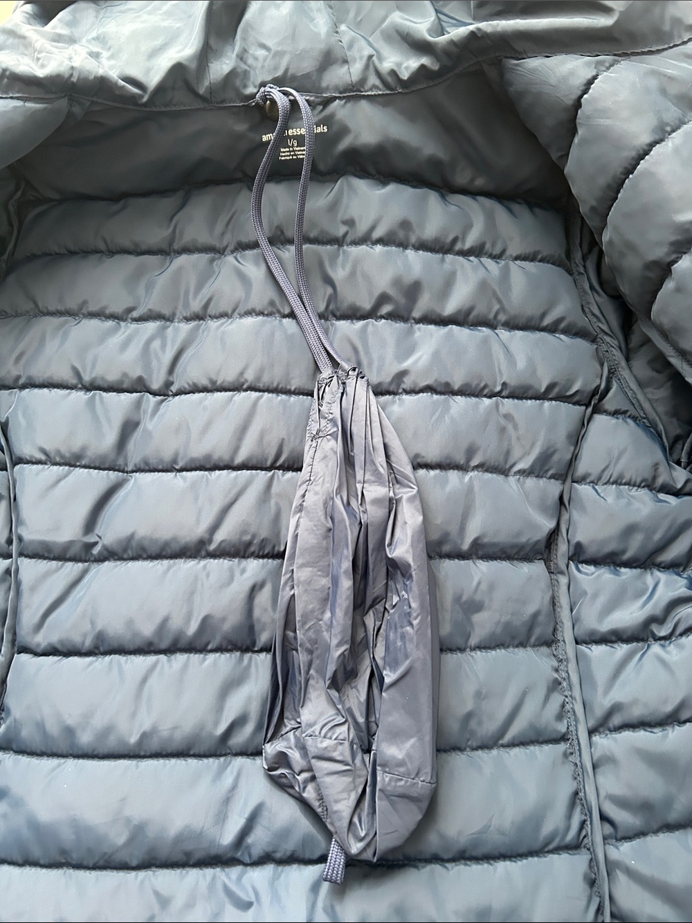 Amazon Essentials Women's Hooded Quilted Puffer Jacket in Navy Blue, Size L, EUC - Picture 4 of 10